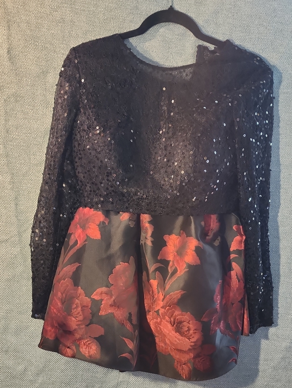Black Sequin Lace Croptop & Black/red Floral Skirt. Jolene Size 8. NWT